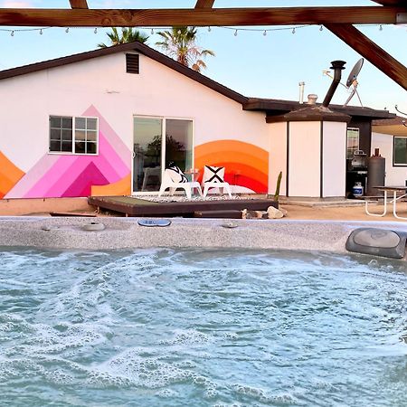 Twin Palms Desert Getaway - Jacuzzi, Fire Pit, Meditation Room & More Joshua Tree Esterno foto