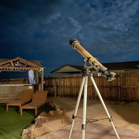 Twin Palms Desert Getaway - Jacuzzi, Fire Pit, Meditation Room & More Joshua Tree Esterno foto