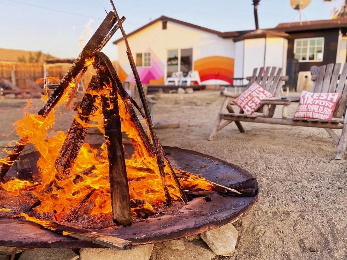 Twin Palms Desert Getaway - Jacuzzi, Fire Pit, Meditation Room & More Joshua Tree Esterno foto