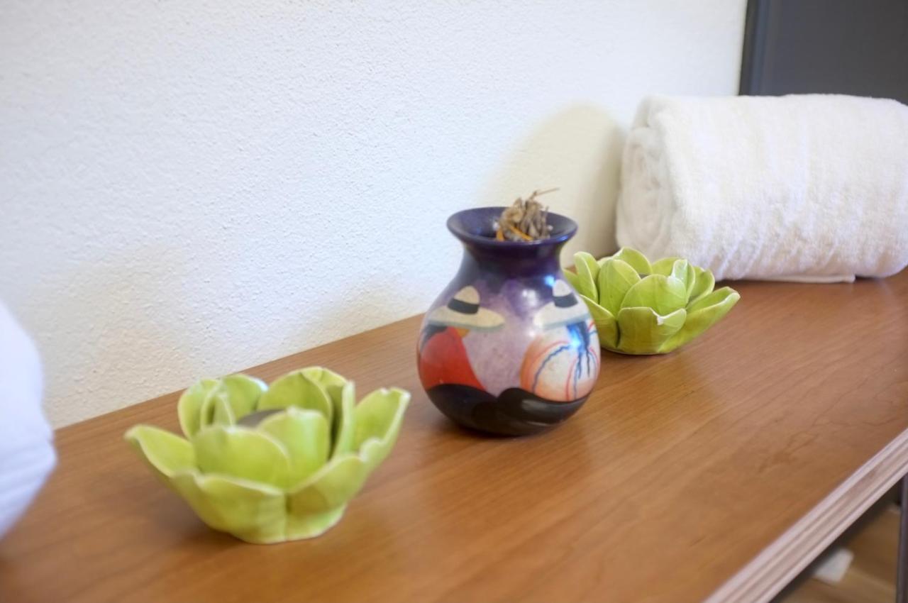 Twin Palms Desert Getaway - Jacuzzi, Fire Pit, Meditation Room & More Joshua Tree Esterno foto