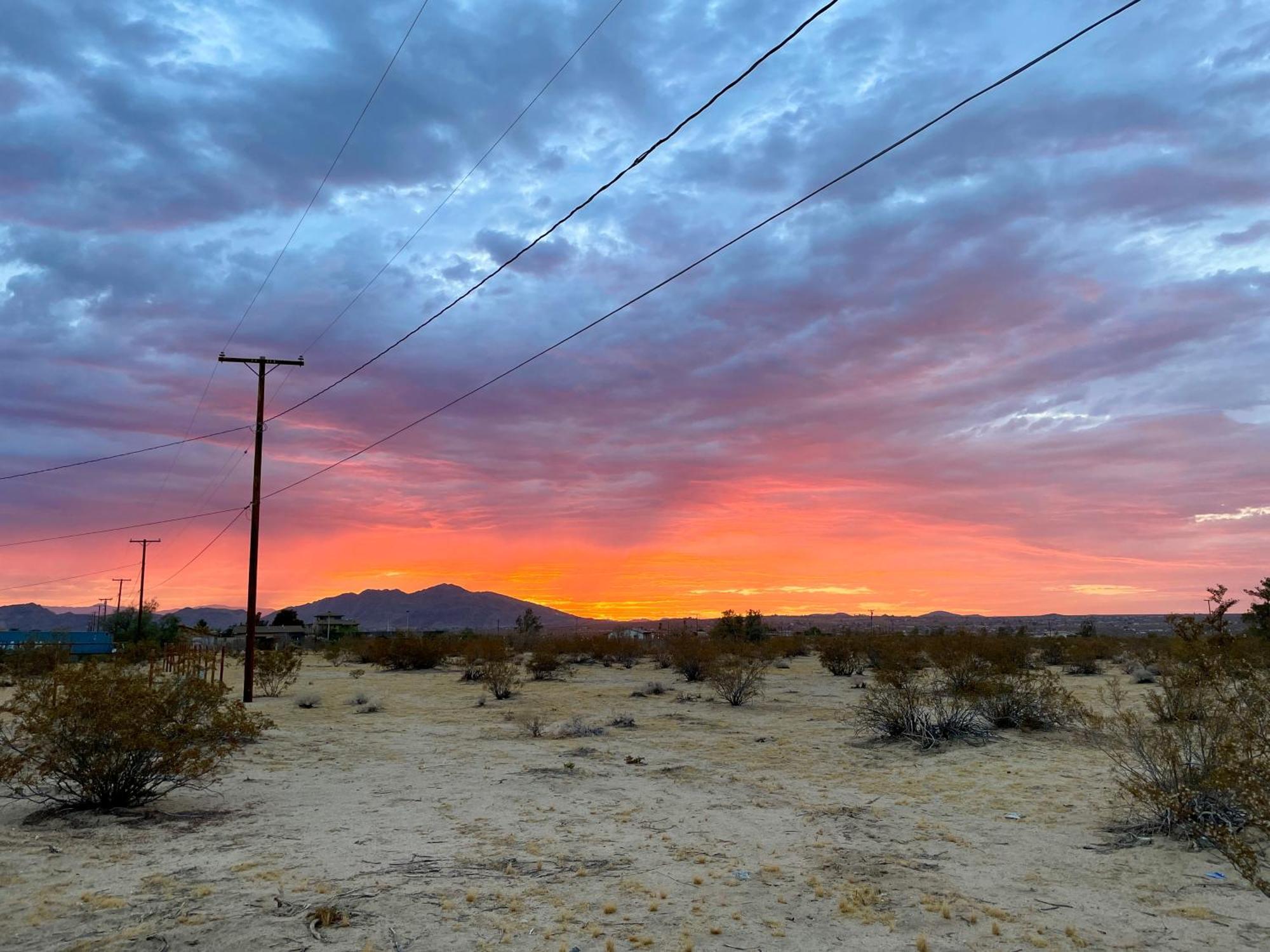 Twin Palms Desert Getaway - Jacuzzi, Fire Pit, Meditation Room & More Joshua Tree Esterno foto