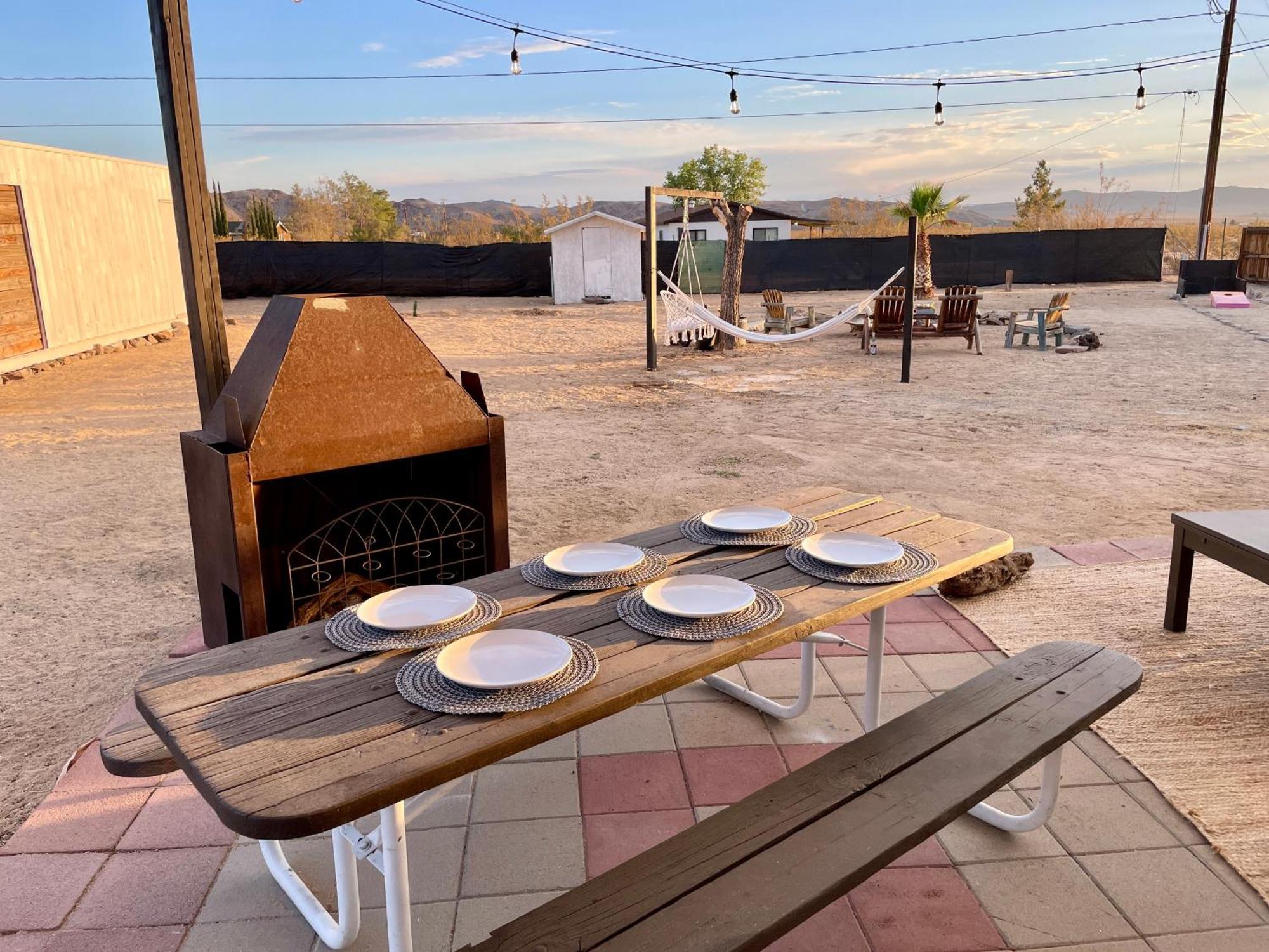 Twin Palms Desert Getaway - Jacuzzi, Fire Pit, Meditation Room & More Joshua Tree Esterno foto