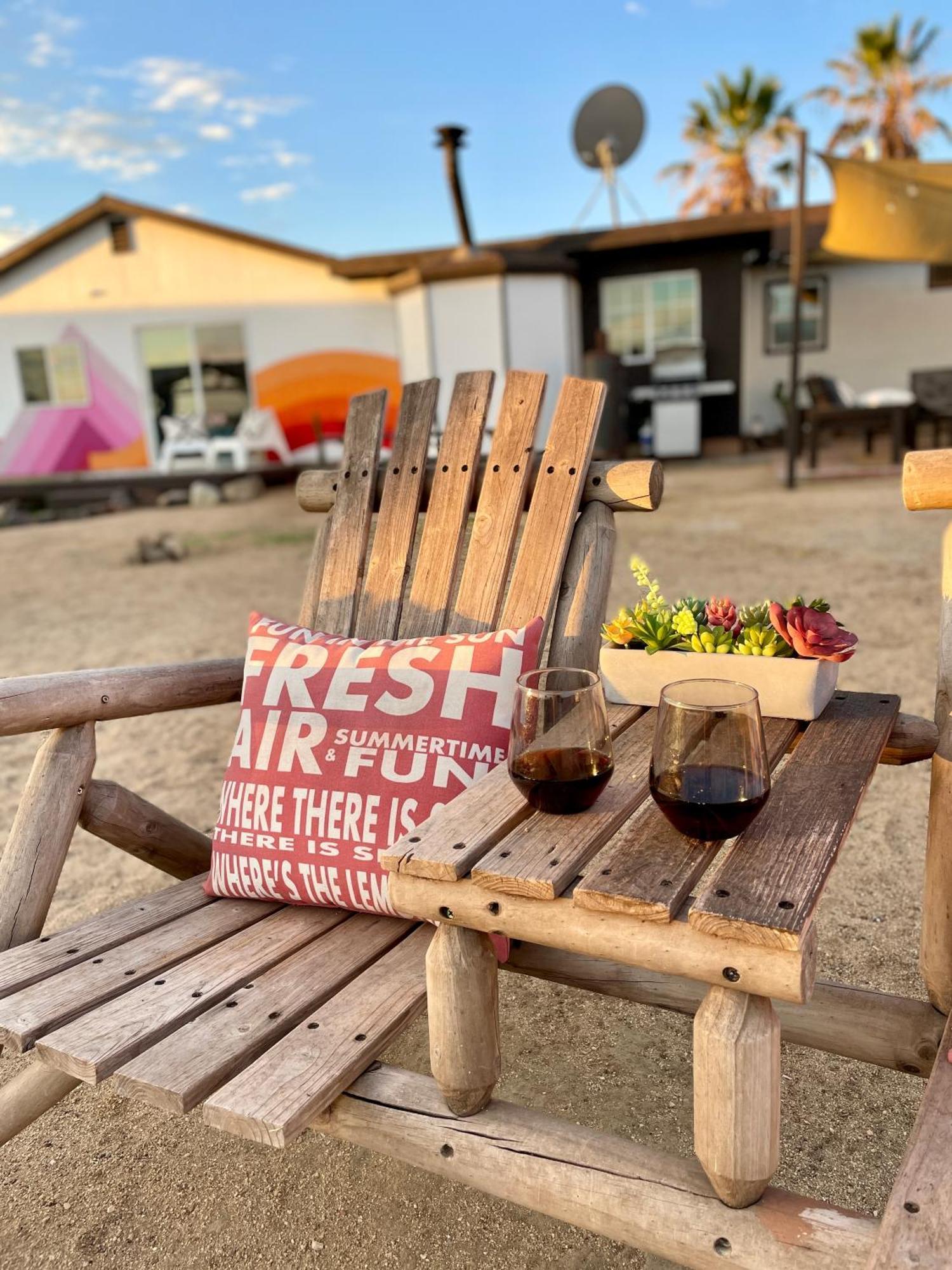 Twin Palms Desert Getaway - Jacuzzi, Fire Pit, Meditation Room & More Joshua Tree Esterno foto